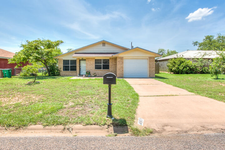 Property Photo:  901 E 42nd Street  TX 76903 