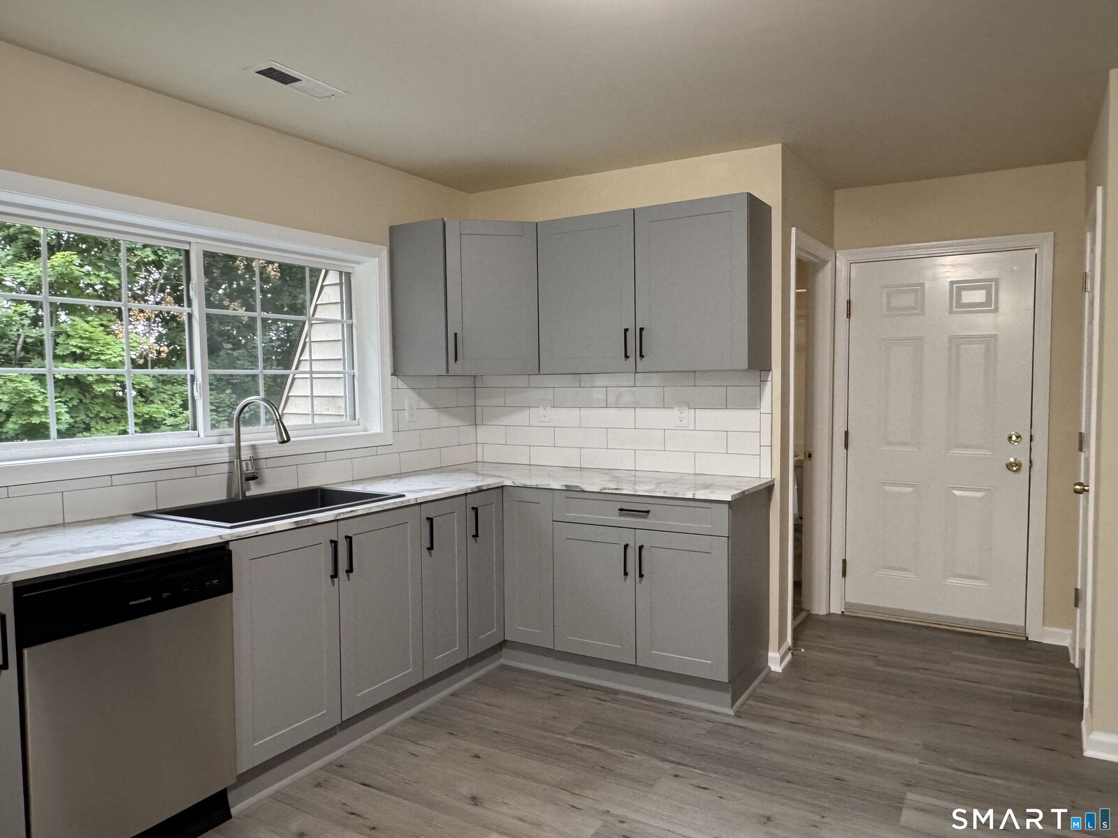 Property Photo:  5 Meadow Street 202  CT 06770 