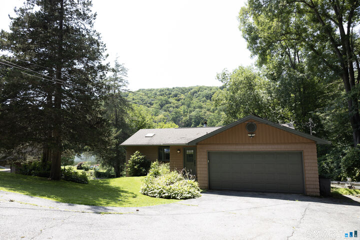 Property Photo: 18 Pinewood Shores CT 06784