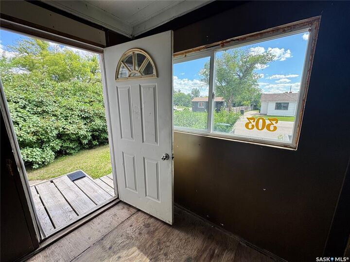 Property Photo: 303 4th Avenue W SK S0K 0M0