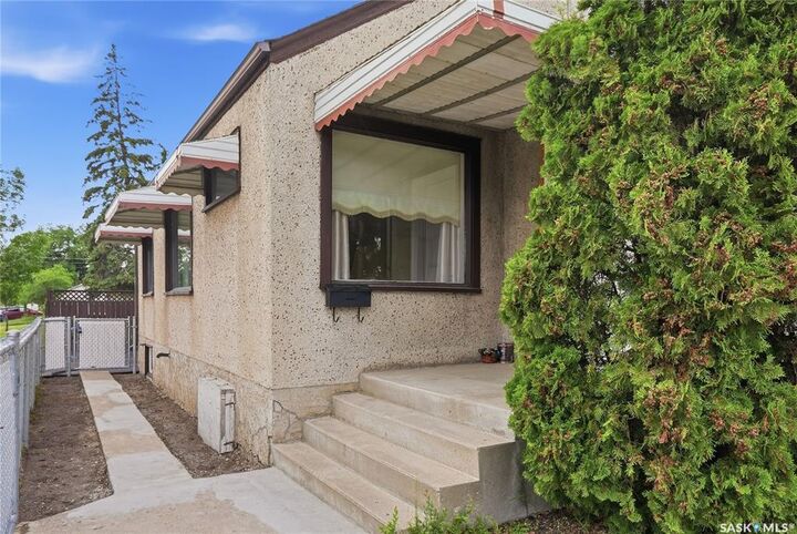 Property Photo: 201 P Avenue N SK S7L 2V6