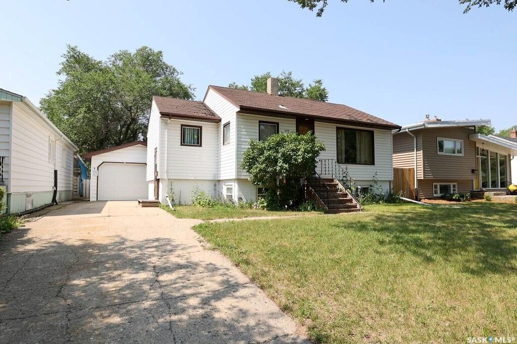 Property Photo: 2730 Argyle Street SK S4S 0K6