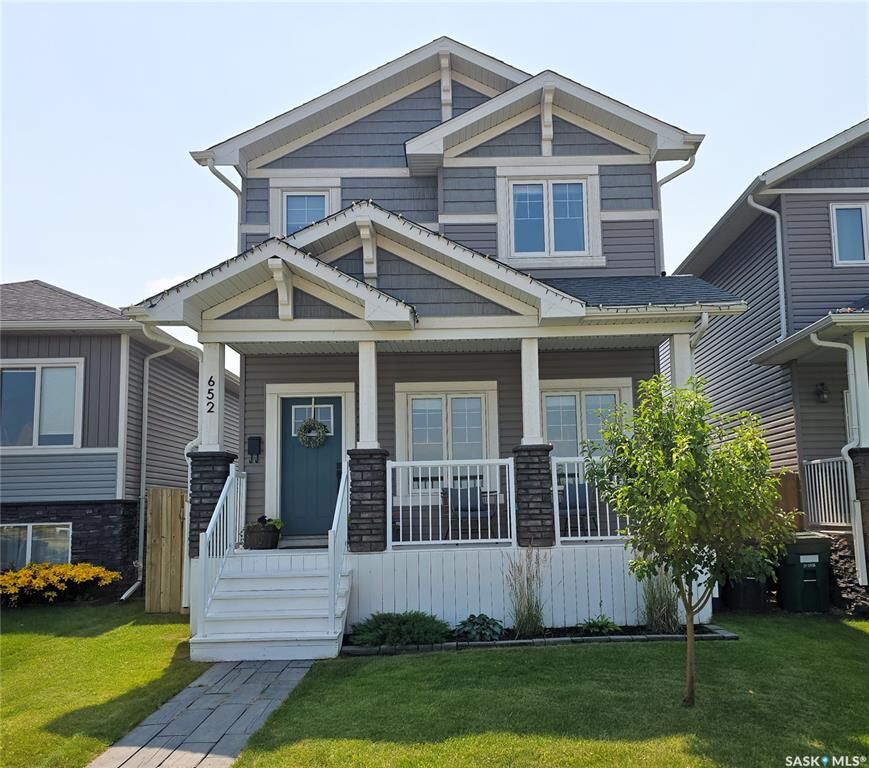 Property Photo:  652 Ells Crescent  SK S7L 6H9 