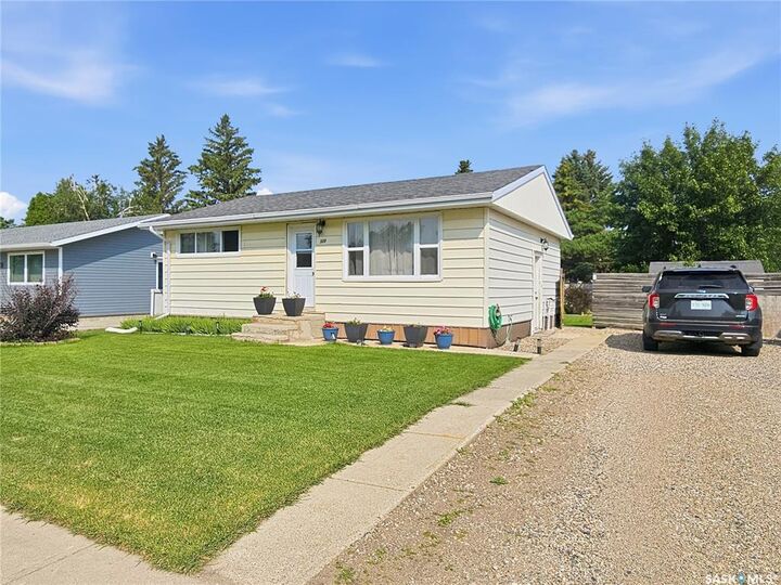 Property Photo:  509 7th Avenue W  SK S0K 0M0 