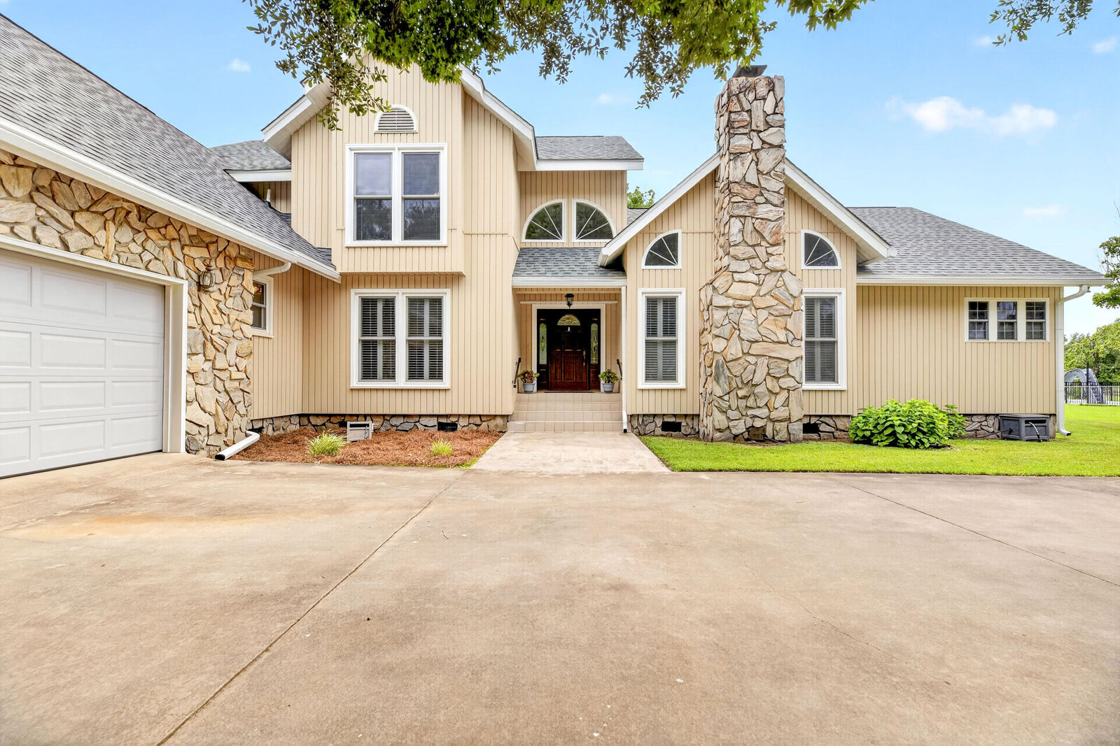 Property Photo:  1120 Waters Edge Drive  SC 29148 