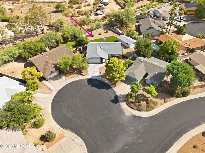 Property Photo: 1484 W Oak Shadows Drive AZ 85737