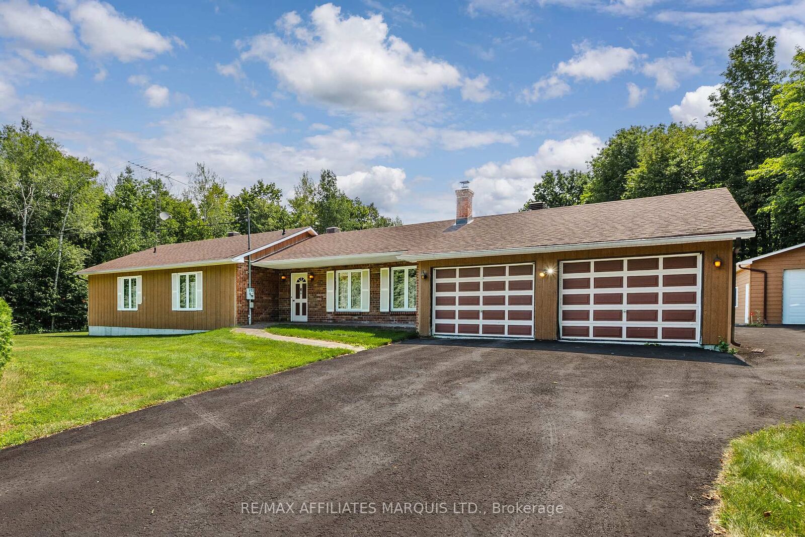 Property Photo:  19458 Caber Road  ON K0C 1S0 