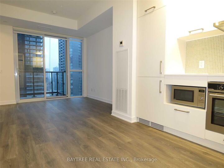 Property Photo:  87 Peter Street 2416  ON M5V 2G4 