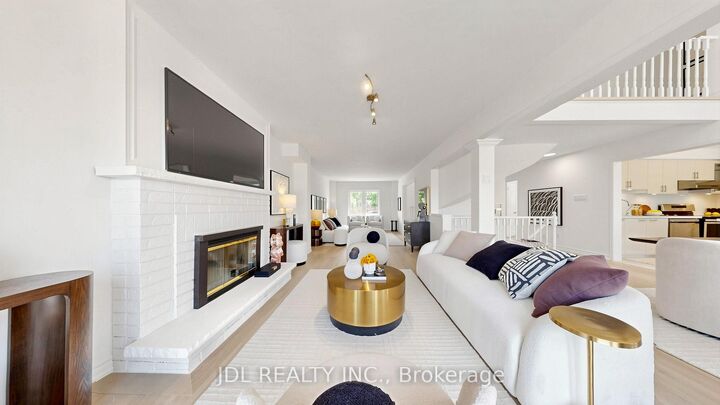Property Photo:  36 Chartwell Crescent  ON L4P 3N8 