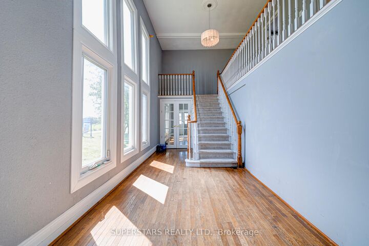 19880 Dufferin Street — photo 1