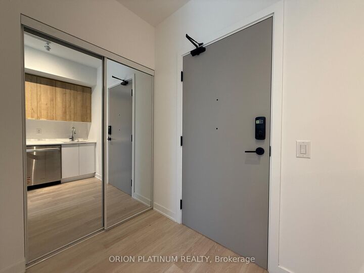 Property Photo: 5105 Hurontario Street 631 ON L4Z 0C9