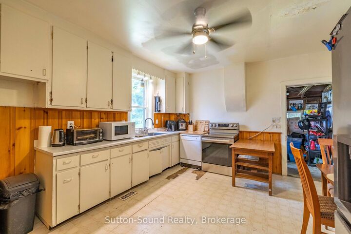 Property Photo:  790 3rd Ave A Avenue W  ON N4K 4P3 