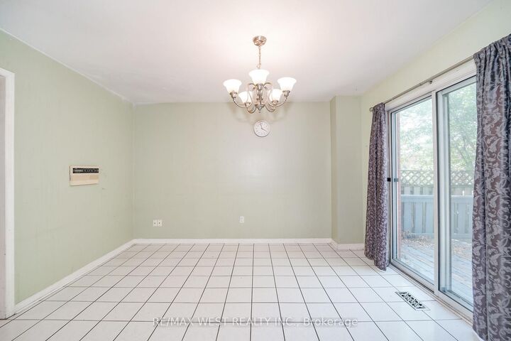 Property Photo: 20 Cranberry Crescent ON L6Y 4P7