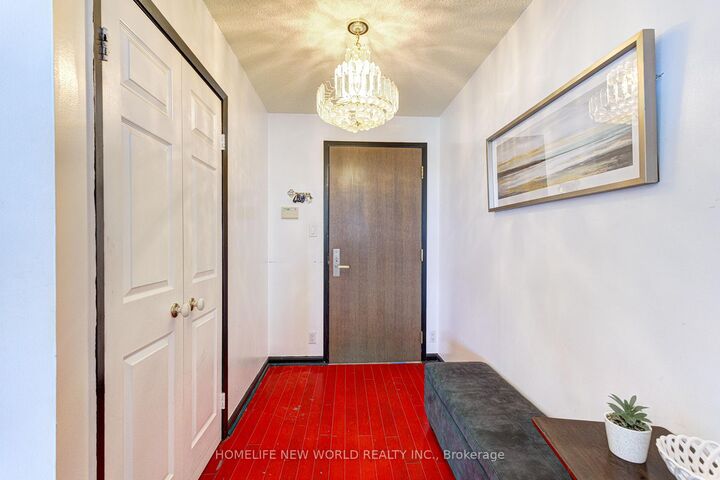 Property Photo: 45 Kingsbridge Garden Circle 2704 ON L5R 3K4