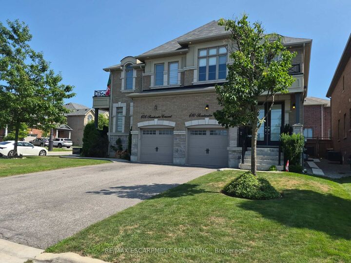 610 Sweetwater Crescent — photo 1
