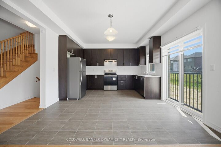 420 Vandusen Avenue — photo 1