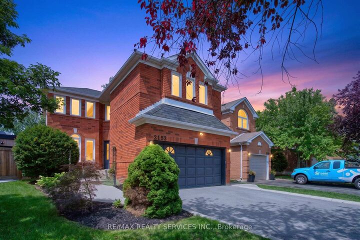 Property Photo: 2153 Oak Bliss Crescent ON L6M 3K2