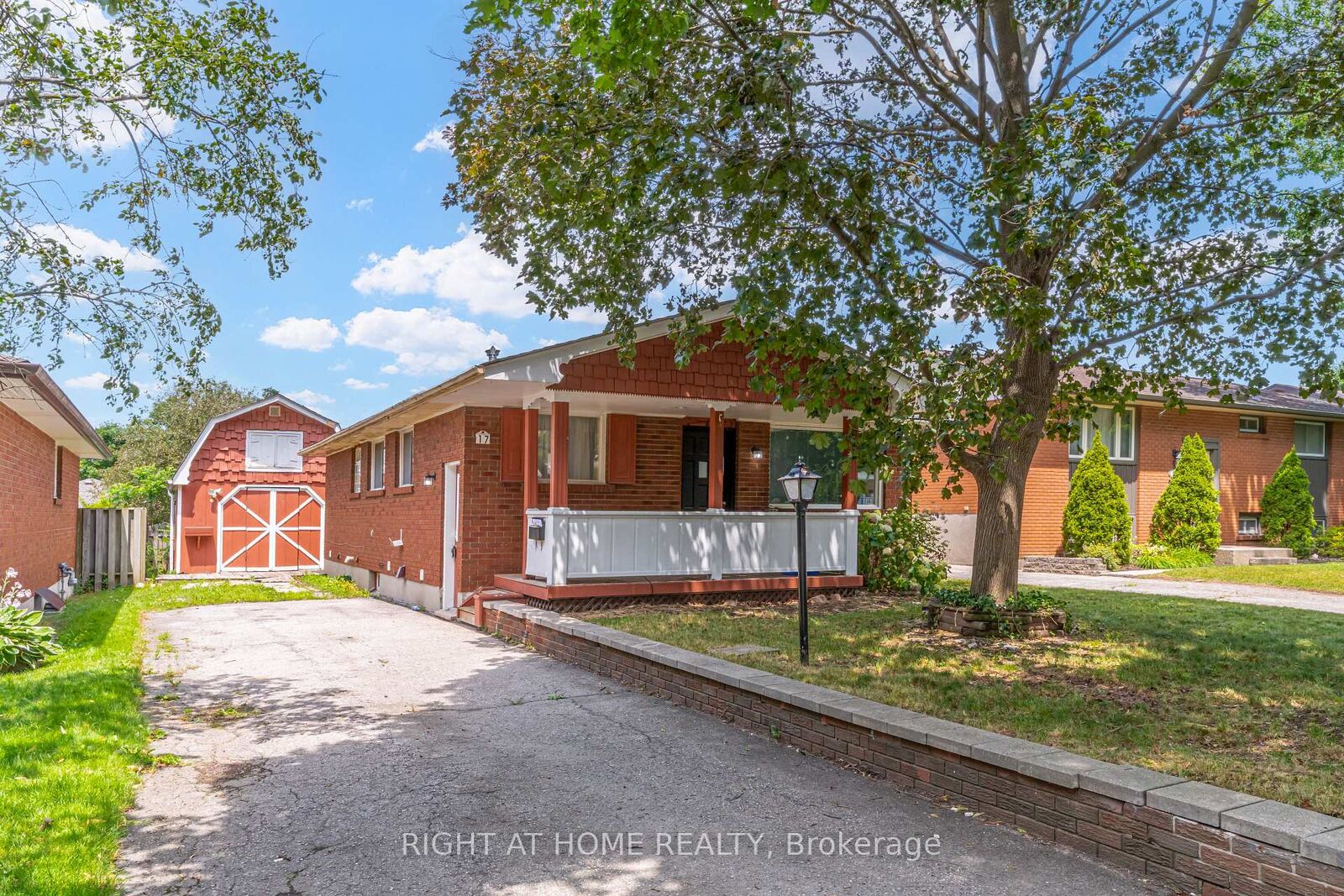 Property Photo: 17 Toulon Crescent ON N5V 1J4