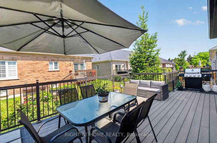 Property Photo: 9 Tea Rose Drive ON L6R 4B6