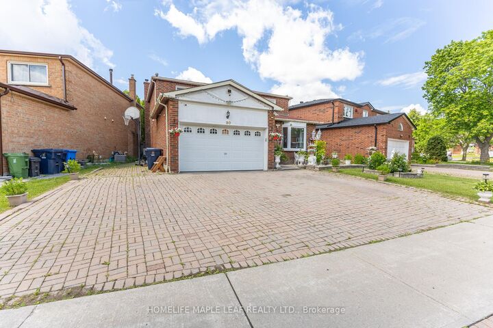Property Photo: 80 Whistling Hills Drive ON M1V 2B7