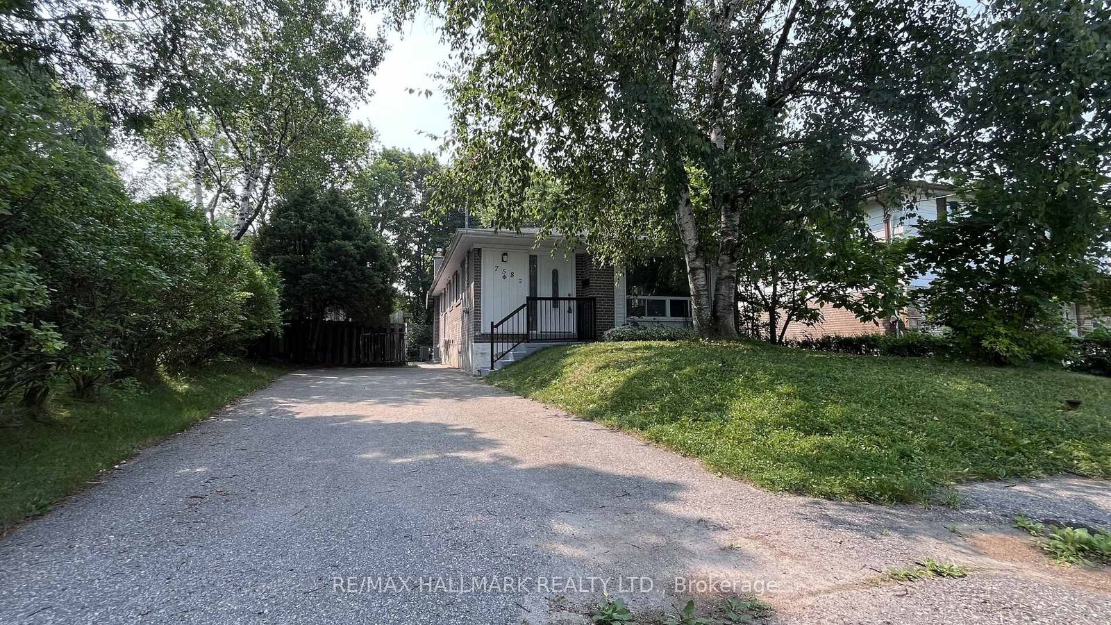 Property Photo: 758 Botany Hill Crescent ON L3Y 3A8