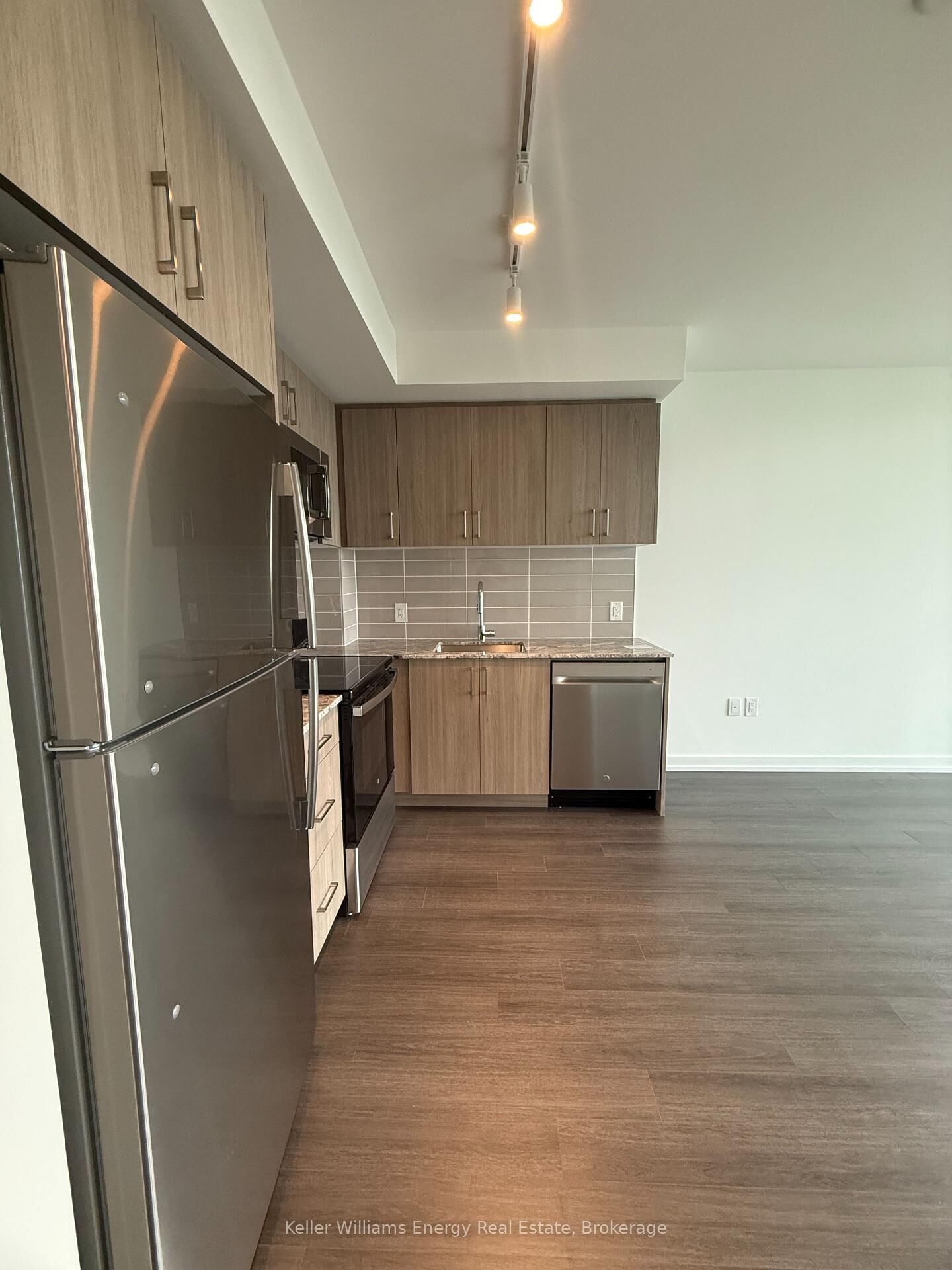 Property Photo:  4010 Eglinton Avenue W 803  ON M9A 4M2 