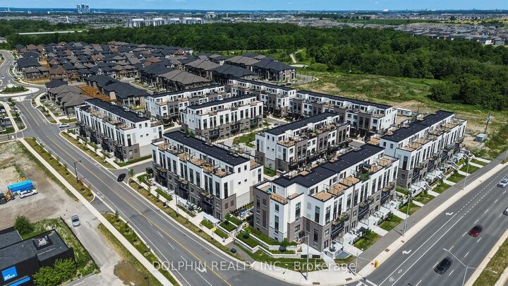 Property Photo: 1589 Rose Way 106 ON L9E 1N4