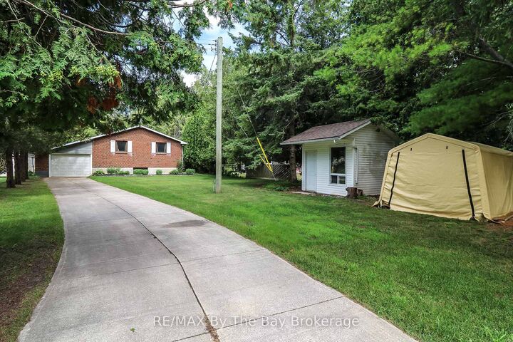 116 Stroud Crescent — photo 1