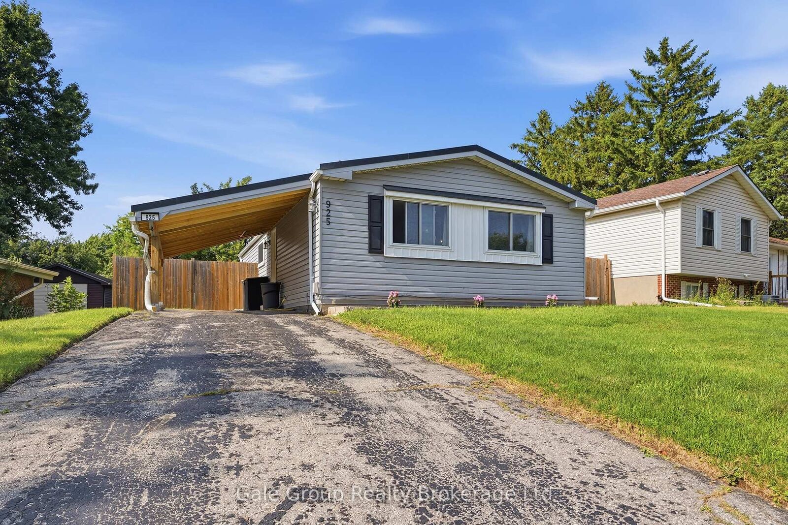 Property Photo:  925 Sunset Boulevard  ON N4S 4A5 