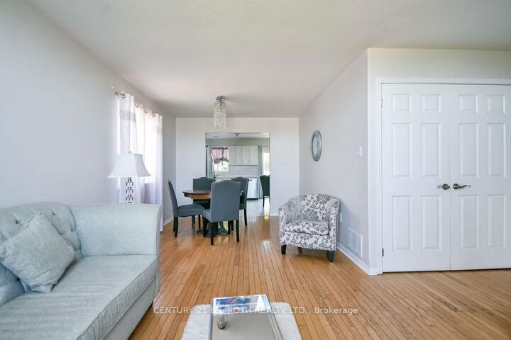 Property Photo:  53 Forest Dale Drive  ON L4M 6M9 