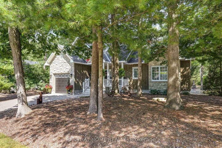 Property Photo:  10047 Jennison Crescent  ON N0M 1T0 