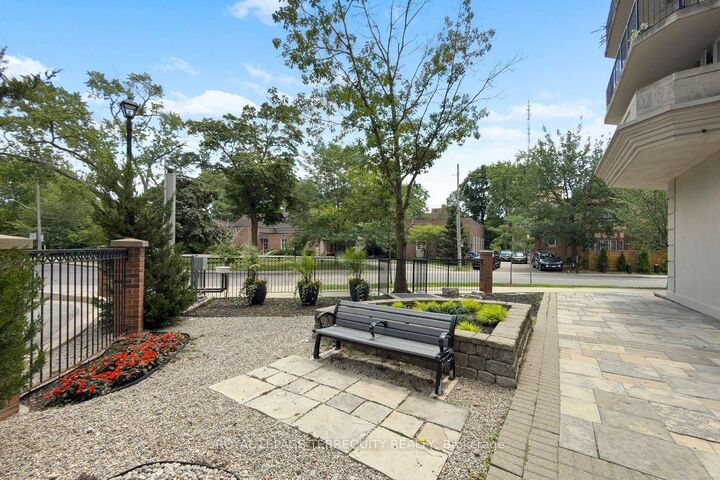 Property Photo:  18 Wanless Avenue 315  ON M4N 3R9 