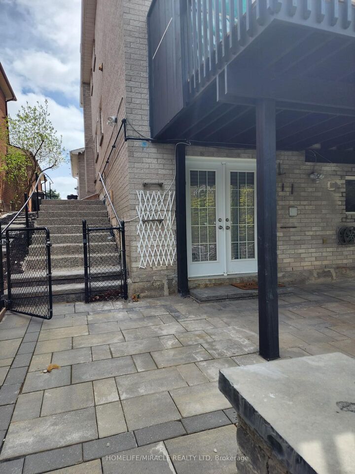 Property Photo: 2385 Hargood Place Lower ON L5M 3G2