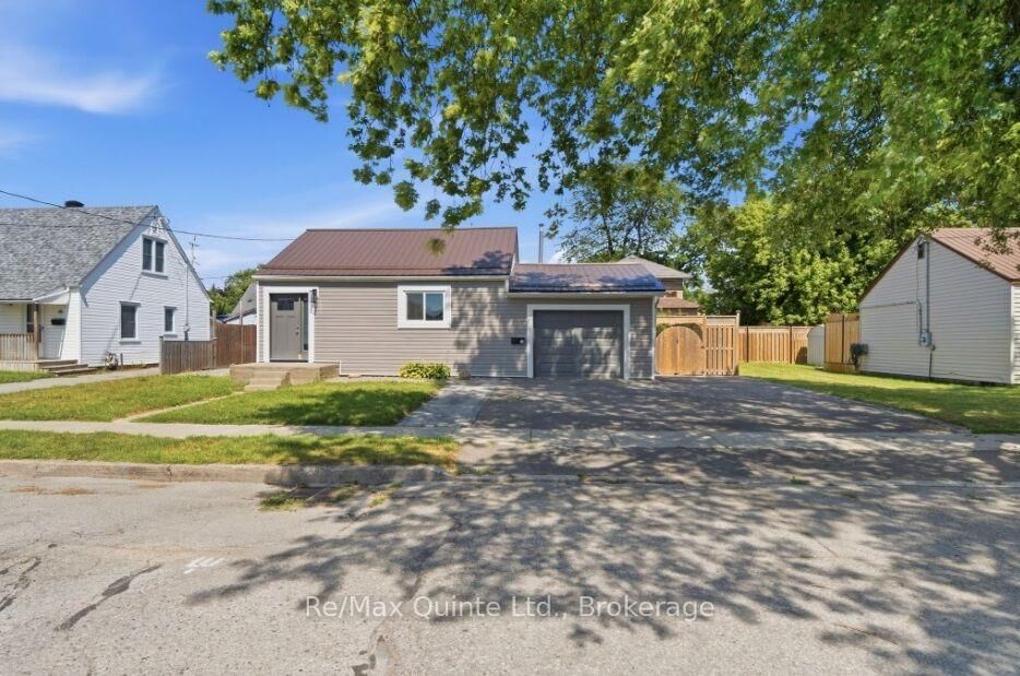 Property Photo:  14 Johnson Road  ON K8V 2W7 