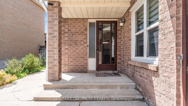 Property Photo:  362 Kingsbridge Garden Circle  ON L5R 1K8 