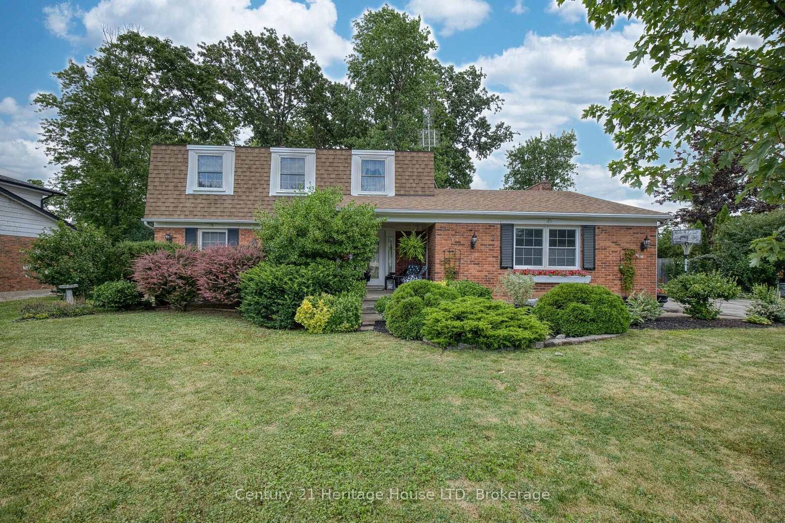 Property Photo:  688 Daytona Drive  ON L2A 4Z6 