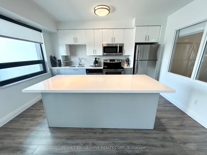 Property Photo:  460A Belmont Avenue W 908  ON N2M 0A9 
