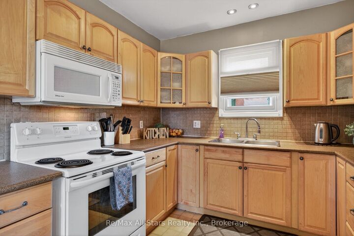 Property Photo:  90 Glenelg Street W  ON K9V 2V9 