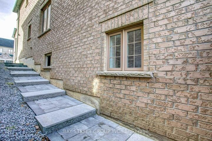 Property Photo:  17 Lady Karen Crescent Lower  ON L6A 4M3 