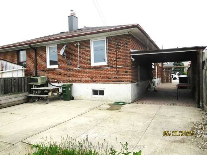 Property Photo: 100 Snowood Court ON M3N 1E8