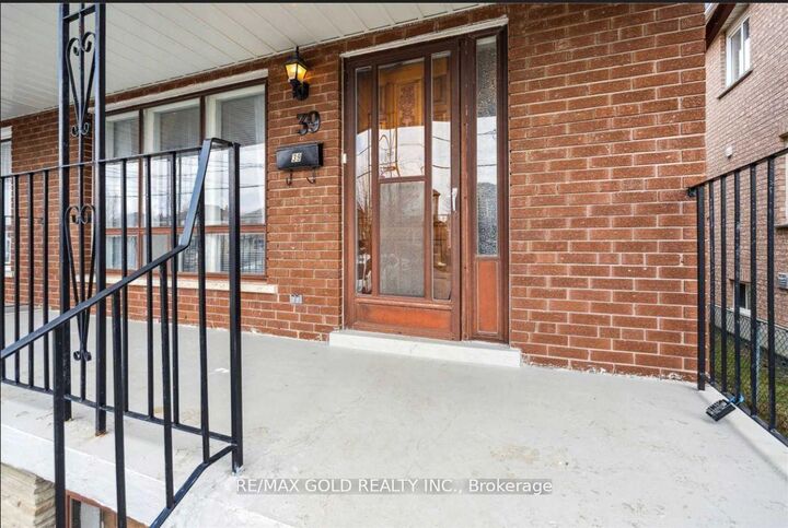 Property Photo:  39 Magnolia Avenue  ON M1K 3K3 