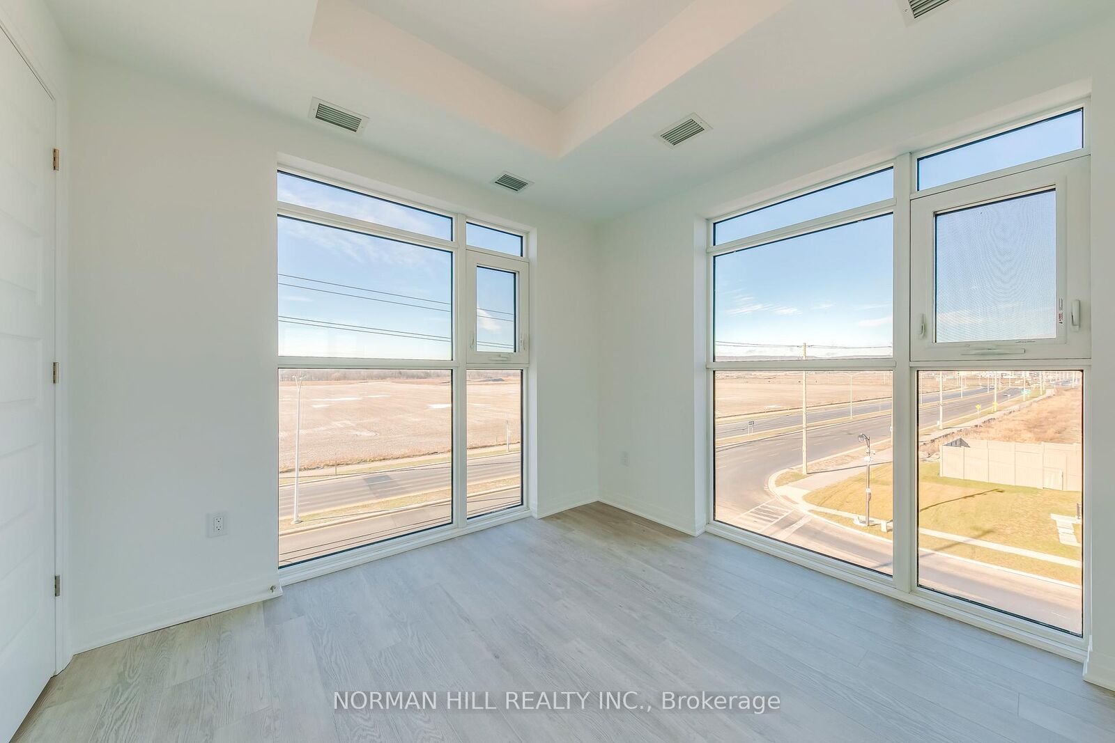 Property Photo:  490 Gordon Krantz Avenue 422  ON L9T 2X5 