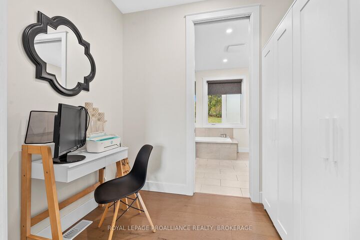 1888 Sunbury Road — photo 1