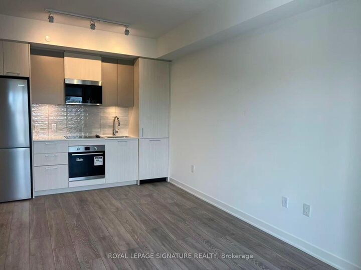 Property Photo:  10 Oak Street 2209  ON M5A 0Z1 