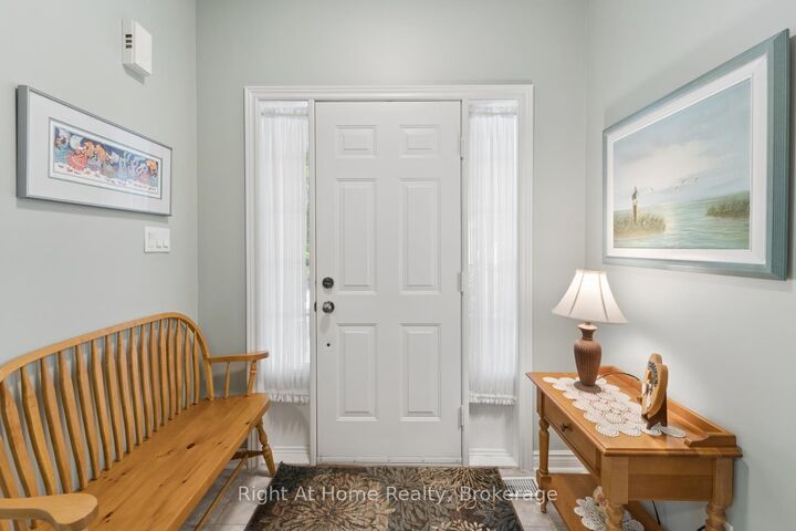 Property Photo:  4 Candlelight Court  ON L9L 1S1 