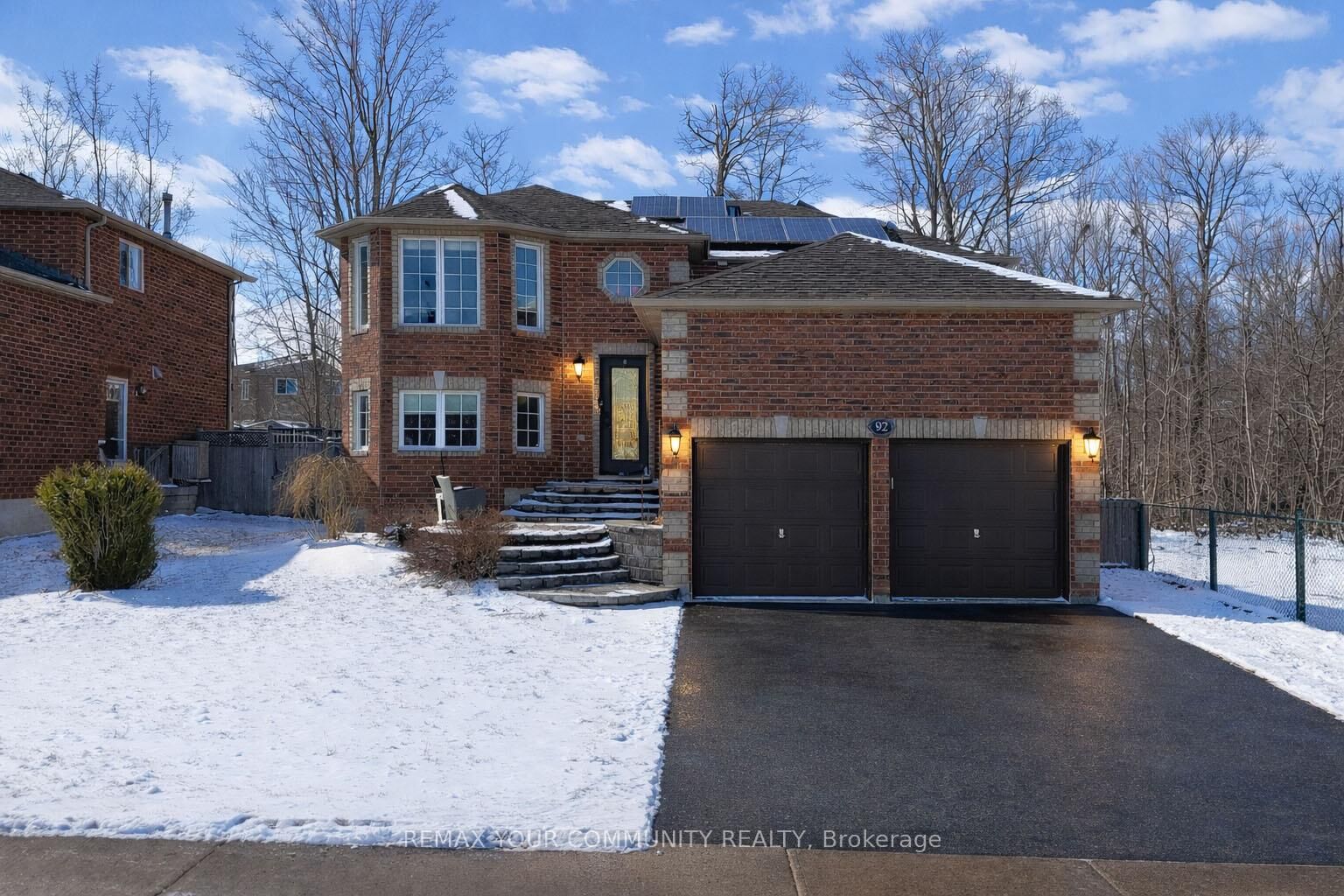 Property Photo:  92 Sandringham Drive  ON L4M 7J5 