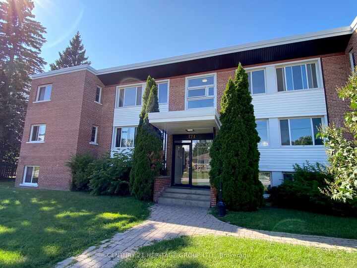Property Photo:  174 Grove Street E 3  ON L4M 2P7 