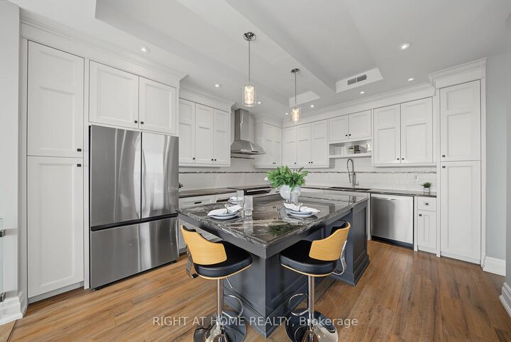 Property Photo:  20 Speers Road 1206  ON L6K 3R5 