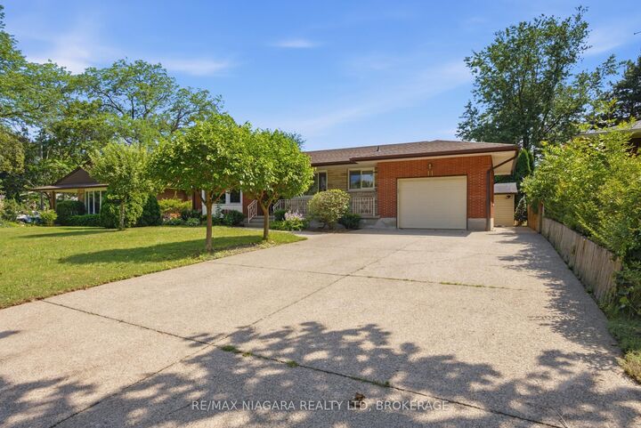 Property Photo:  11 Richelieu Drive  ON L2M 2B7 