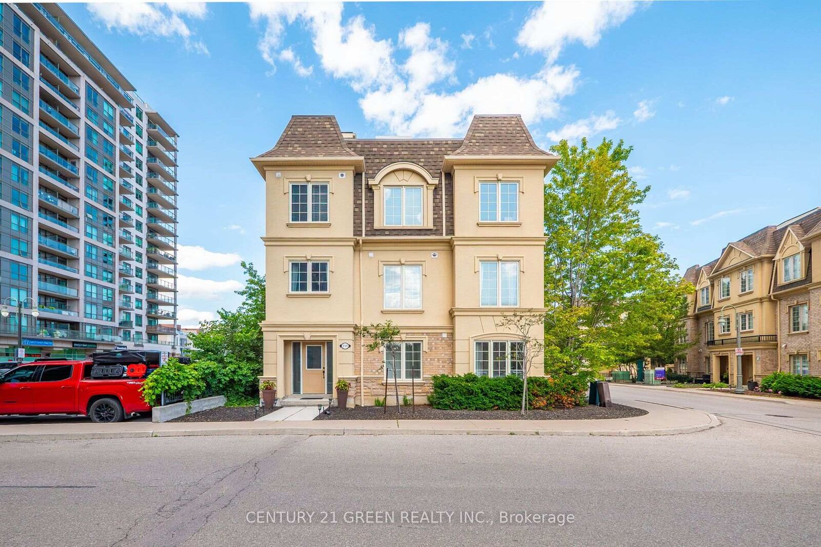 Property Photo:  1250 St. Martins Drive 111  ON L1W 0A2 